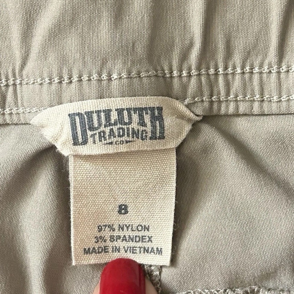 Duluth Trading Co. Dry on the Fly 10" Cargo Shorts Women's 8 Stone Hiking $80 - Picture 4 of 9